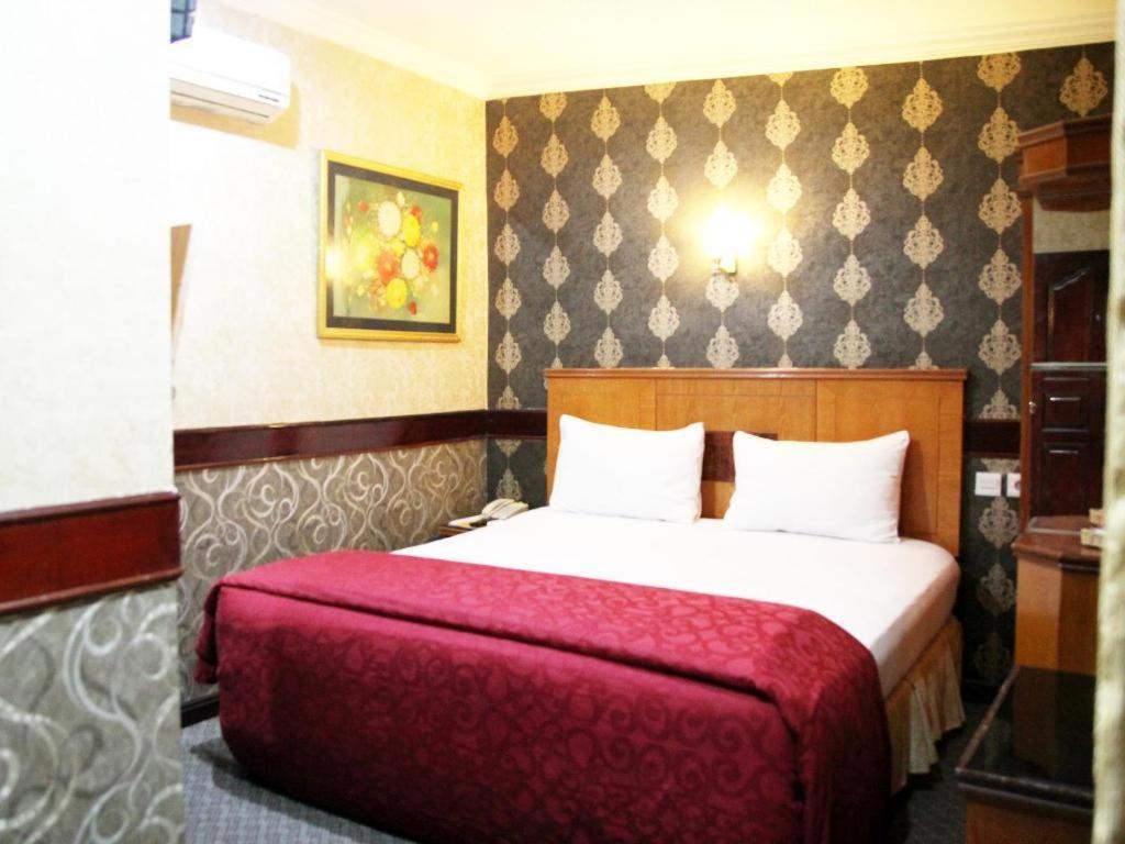 Hotel Menara Lexus Medan Exteriör bild