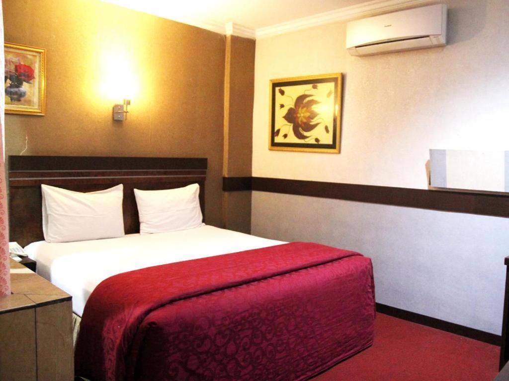 Hotel Menara Lexus Medan Exteriör bild